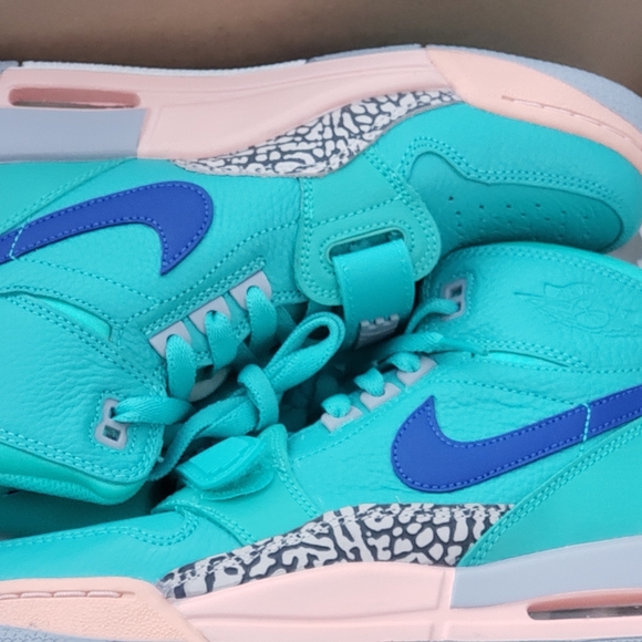 Jordan Legacy 312 Fly (GS) - Picture 3 of 4